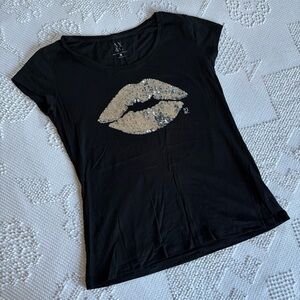 New York & Company women’s size large black short sleeve tee with sequin lips